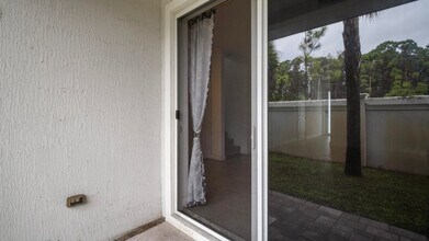 6919 Pines Cir in Coconut Creek, FL - Building Photo - Building Photo