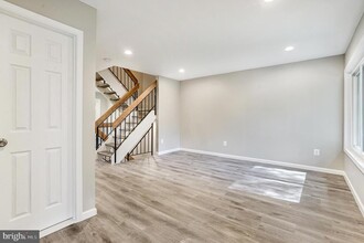 2246 White Cornus Ln in Reston, VA - Foto de edificio - Building Photo