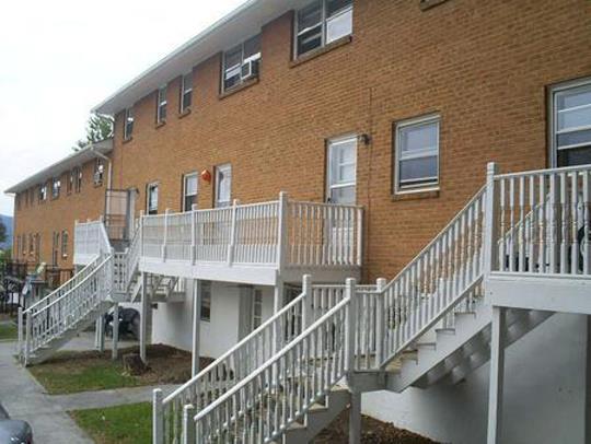 Tom's Creek Terrace in Blacksburg, VA - Building Photo