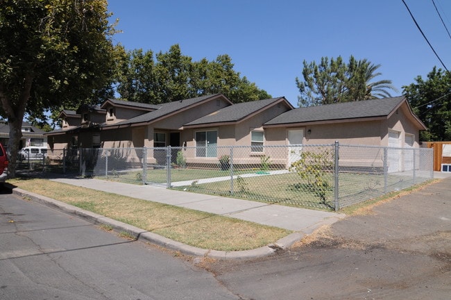 118 N Orchard St in Fresno, CA - Building Photo - Building Photo