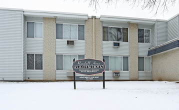 Randall Arms Apartments in Janesville, WI - Building Photo - Building Photo