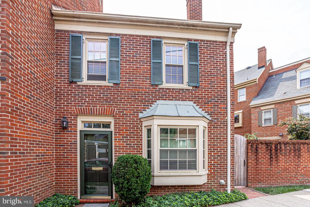 808 Bashford Ln in Alexandria, VA - Building Photo
