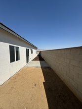 9705 Krista Vineyard Way in Bakersfield, CA - Foto de edificio - Building Photo