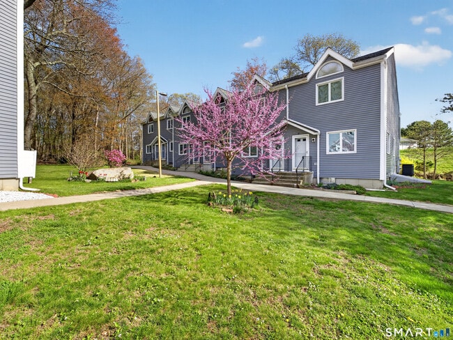 1691 Norwich-New London Turnpike in Montville, CT - Building Photo - Building Photo