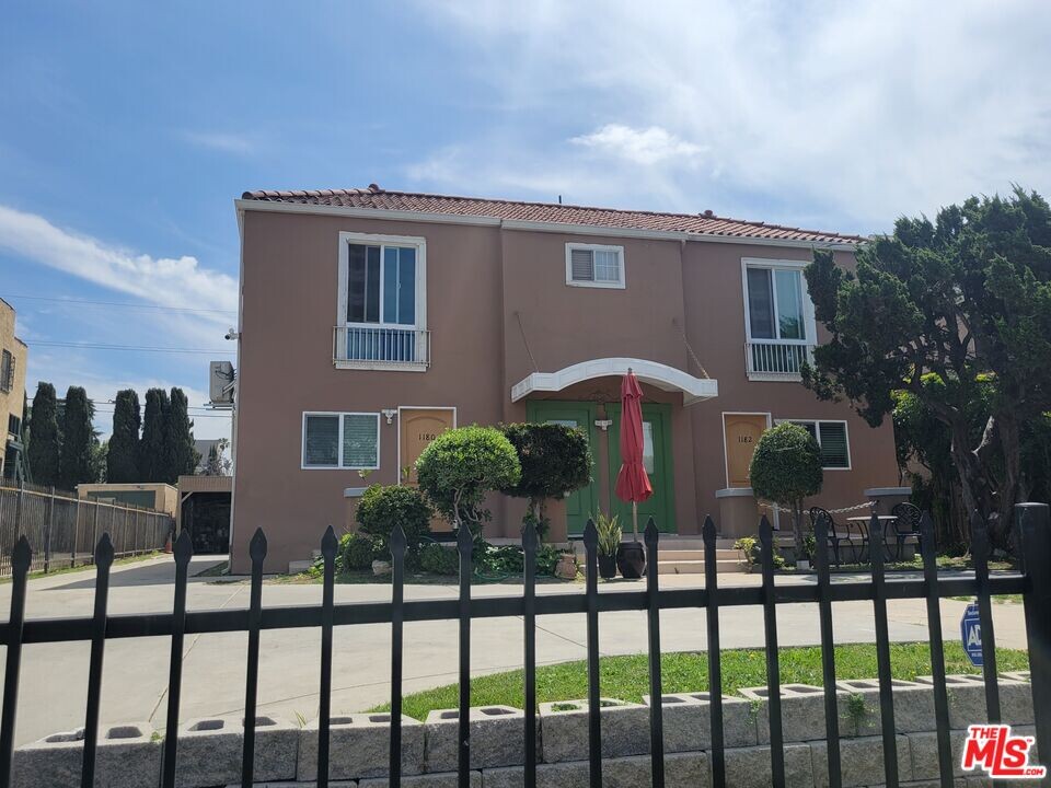 1184 Bronson Ave in Los Angeles, CA - Building Photo