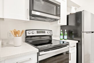 Equinox on Columbus in Tucson, AZ - Building Photo - Building Photo