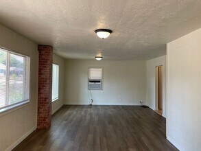 832 W 13th St in Medford, OR - Building Photo - Building Photo