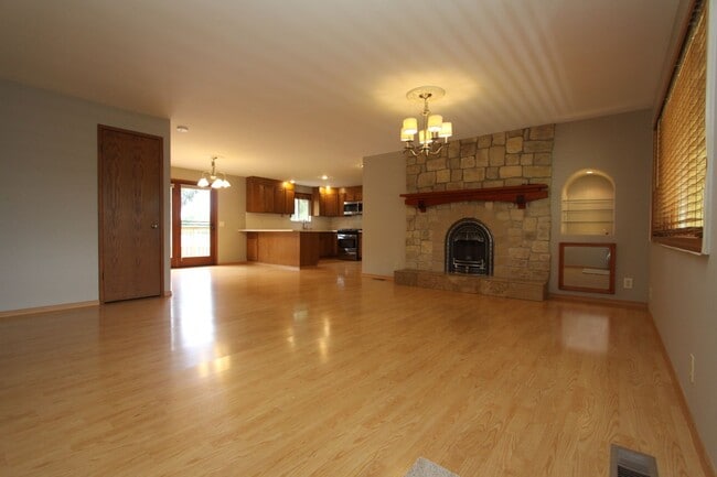 4155 West Lake Sammamish Pkwy NE in Redmond, WA - Building Photo - Building Photo