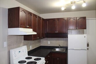 Lorraine Manor in Edmonton, AB - Building Photo - Building Photo