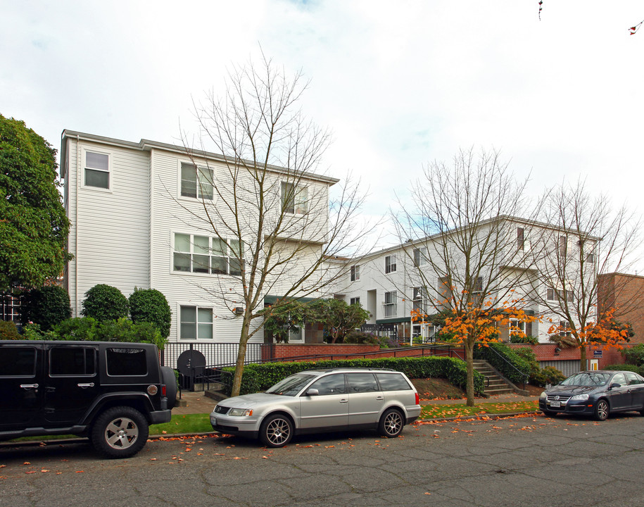 Sortun Court in Seattle, WA - Building Photo