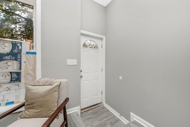 2420 E Madison St in Baltimore, MD - Building Photo - Building Photo