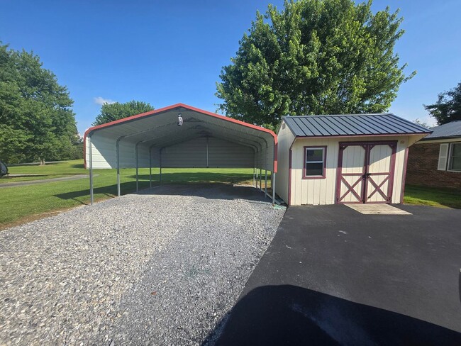 275 Emerald Rd in Mosheim, TN - Building Photo - Building Photo