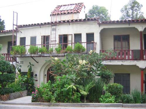 Casa Larissa Apartments in Los Angeles, CA - Building Photo - Building Photo