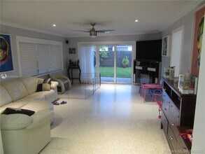 140 NW 190th St in Miami, FL - Building Photo - Building Photo