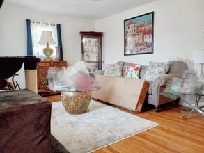 39 N Vivyen St, Unit 1st FL in Bergenfield, NJ - Building Photo - Building Photo