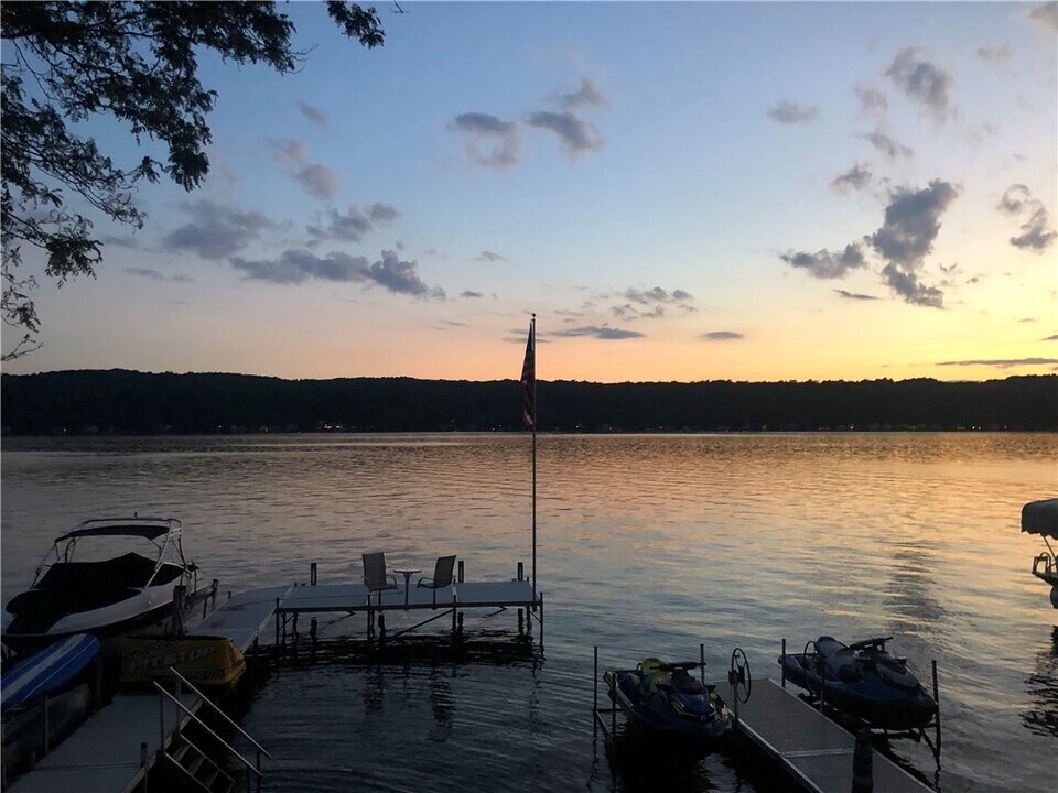 5732 E Lake Rd in Conesus, NY - Building Photo