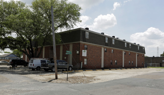 Jefferson Oak Apartments in New Orleans, LA - Foto de edificio - Building Photo