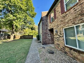 280 S Hill Ave in Fayetteville, AR - Building Photo