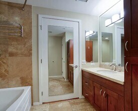 7141 E Rancho Vista Dr, Unit 5004 in Scottsdale, AZ - Building Photo - Building Photo