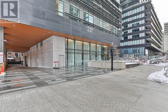 39 Roehampton Ave in Toronto, ON - Building Photo - Building Photo