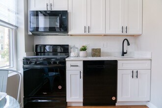 3051 W Leland Ave, Unit Leland Albany in Chicago, IL - Building Photo - Building Photo
