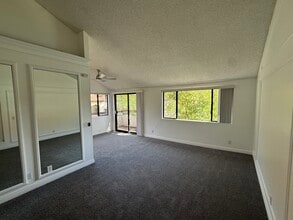 28015 Sarabande Ln, Unit 1302 in Santa Clarita, CA - Building Photo - Building Photo