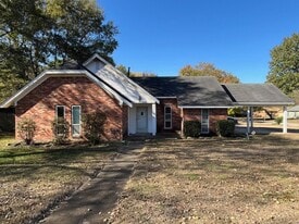 5701 Ridgetop Dr in Horn Lake, MS - Building Photo