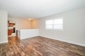 5180 Fullerton Dr in Columbus, OH - Building Photo - Building Photo