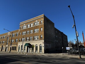 Palmwood Apartments in Chicago, IL - Building Photo - Building Photo