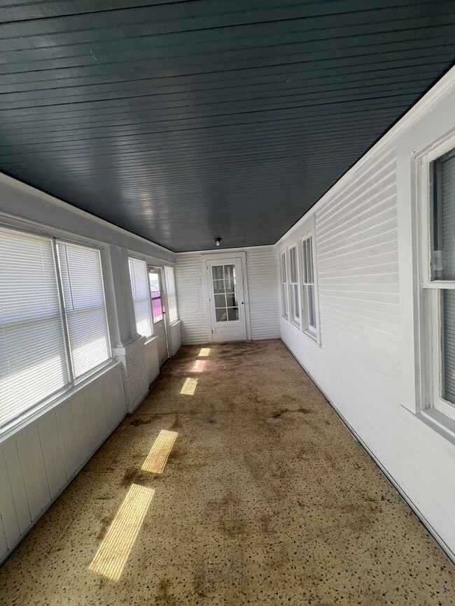 2436 Laurel Ave N in Omaha, NE - Building Photo - Building Photo