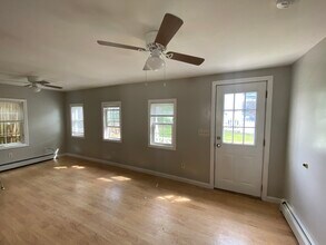 25 Central Park Ave, Unit 25 in Old Orchard Beach, ME - Foto de edificio - Building Photo