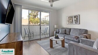 2323 E Highland Ave in Phoenix, AZ - Building Photo