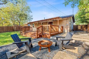 8801 Redfield Ln in Austin, TX - Building Photo