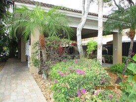 4802 Washington St, Unit 142 in Hollywood, FL - Building Photo