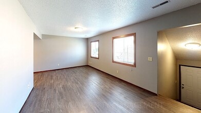 1504 E Cedar St in Brandon, SD - Building Photo - Building Photo