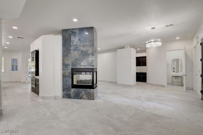 2132 Lookout Point Cir