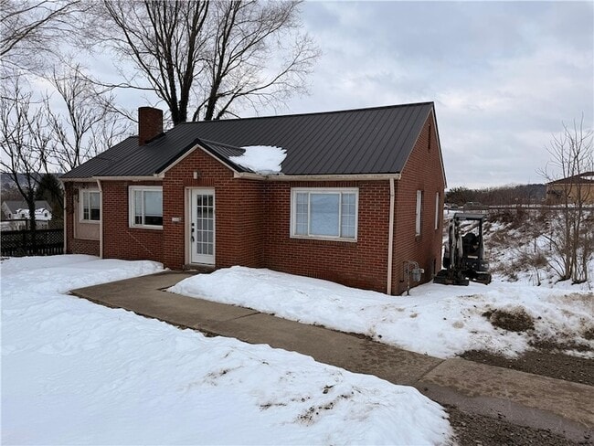 714 Pershing St, Unit N1006 in Ellwood City, PA - Building Photo - Building Photo