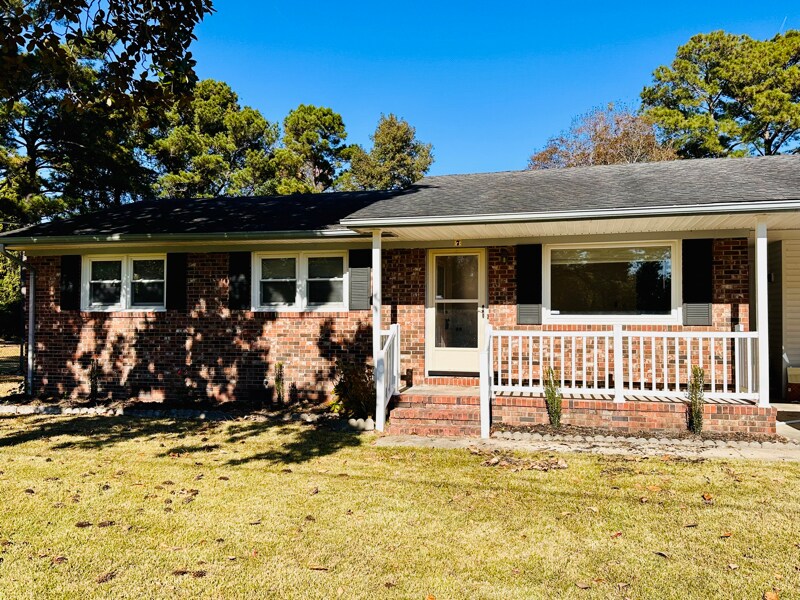 7 Princeton Dr in Jacksonville, NC - Building Photo