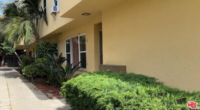 1114 S Sherbourne Dr in Los Angeles, CA - Foto de edificio - Building Photo