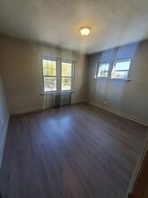 4409 W Burleigh St in Milwaukee, WI - Foto de edificio - Building Photo