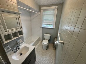 156 Brown Ave, Unit 2 in Prospect Park, NJ - Foto de edificio - Building Photo