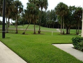 3350 Pinewalk Dr N in Margate, FL - Building Photo - Building Photo