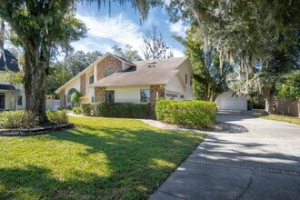 511 Lake Charm Dr in Oviedo, FL - Building Photo - Building Photo