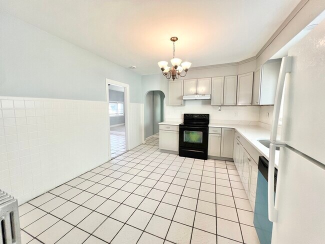 140 Ferry St in Everett, MA - Building Photo - Building Photo