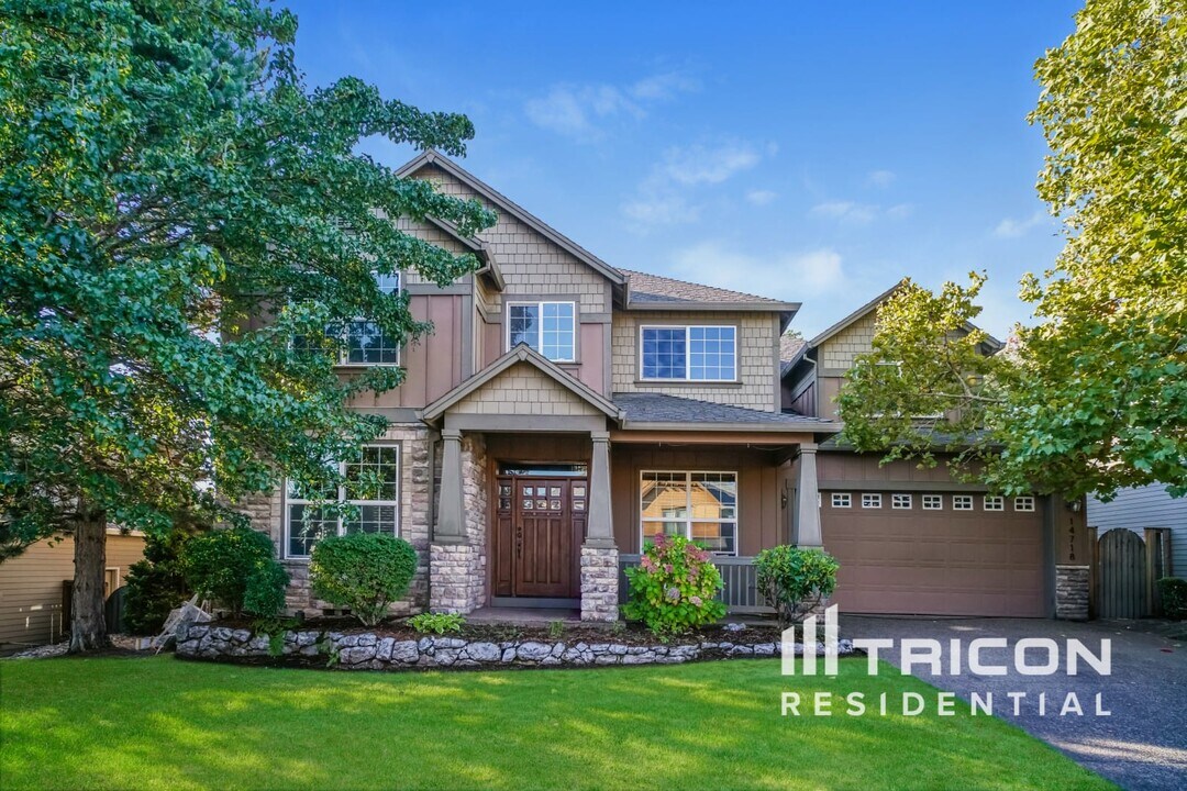 14718 SE Badger Creek Rd in Happy Valley, OR - Foto de edificio