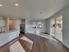 13842 E 100th Dr in Commerce City, CO - Foto de edificio - Building Photo