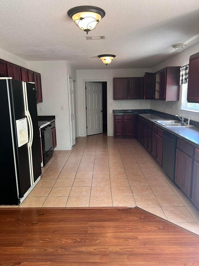 301 Lakeview Dr in Crestview, FL - Building Photo - Building Photo