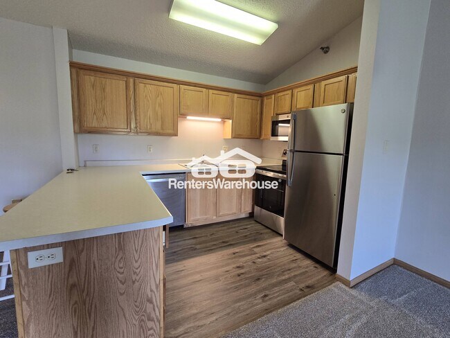 1321 Lake Dr E in Chanhassen, MN - Building Photo - Building Photo