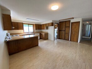 3314 W Normandy Ave in Roseburg, OR - Building Photo - Building Photo