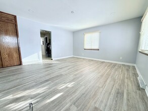 1111 Scott Ave in Waterloo, IA - Building Photo - Building Photo